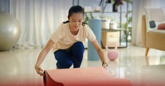 Fitness Tips For Women: 12 Ways To Boost Energy Fast Woman doing morning workout at home, fitness tips for women routine